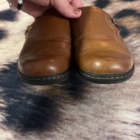 Clarks Lighter Brown Leather Slip On Clogs Women's Size 6.5 Backless Easy On - Picture 5 of 9